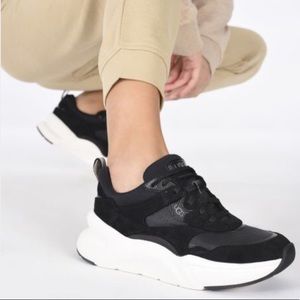 ugg sneaker la hills